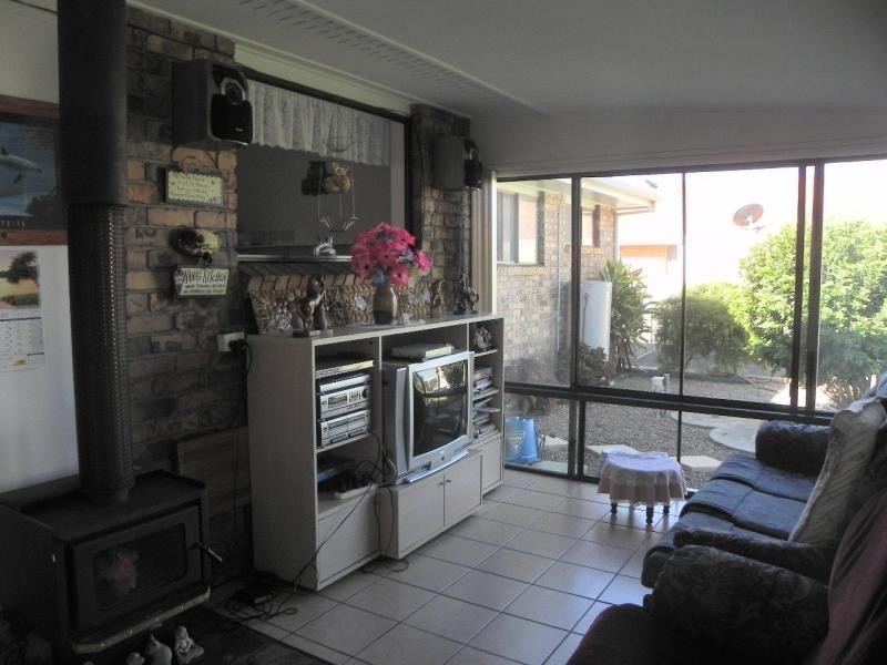 8 Marine Terrace, Burnett Heads QLD 4670