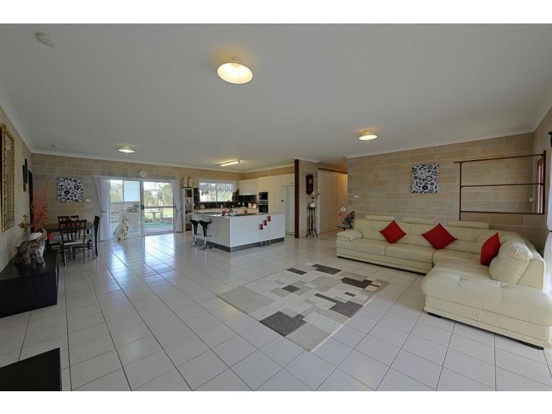 11 Gunsynd Grove, Branyan QLD 4670