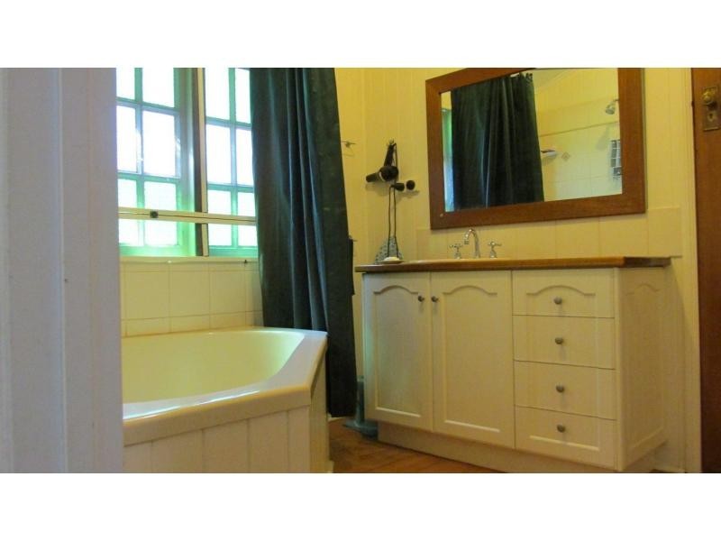 8 Kingfisher Crescent, Moore Park Beach QLD 4670