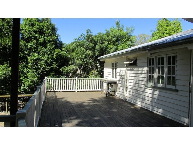 8 Kingfisher Crescent, Moore Park Beach QLD 4670