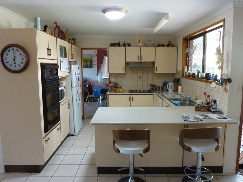 13 East West avenue, Avoca QLD 4670