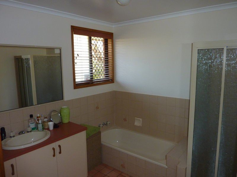 13 East West avenue, Avoca QLD 4670