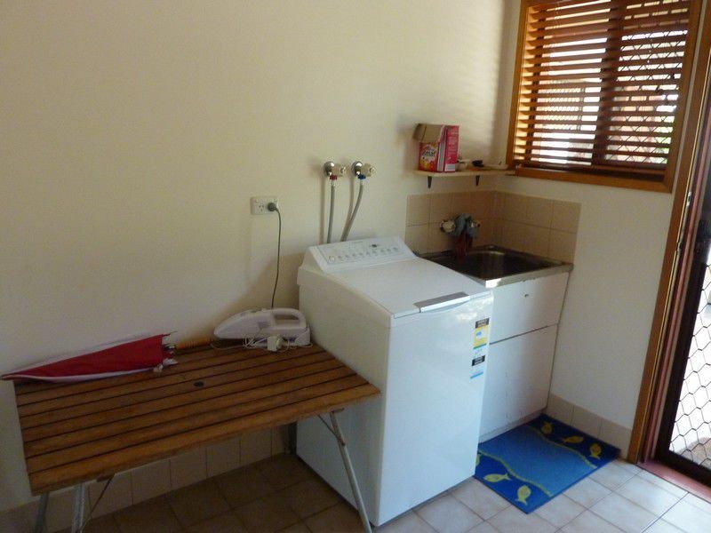 13 East West avenue, Avoca QLD 4670