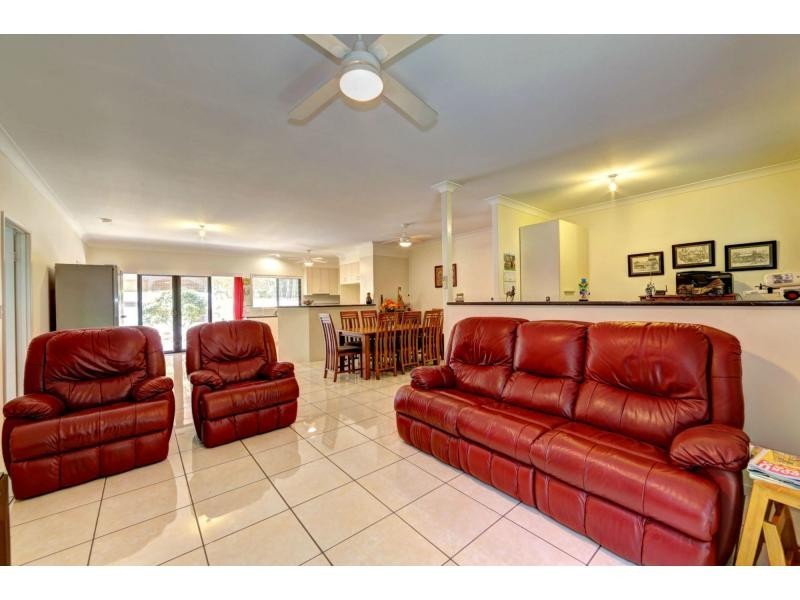 1 Gengers Road, Moore Park Beach QLD 4670