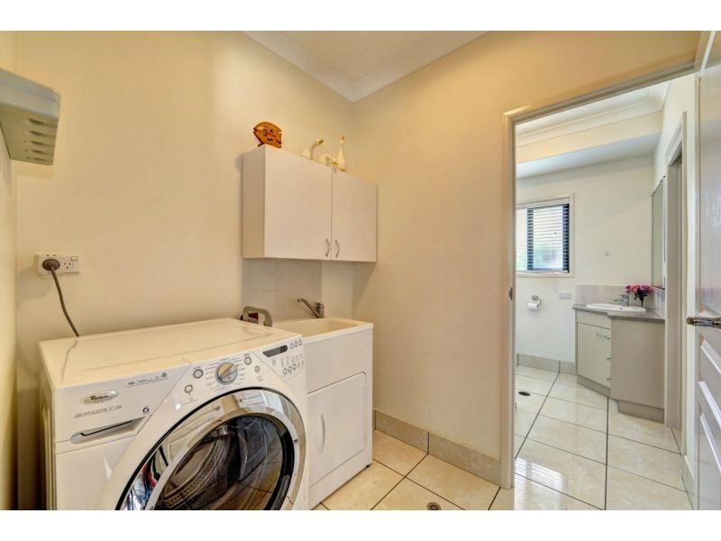 1 Gengers Road, Moore Park Beach QLD 4670