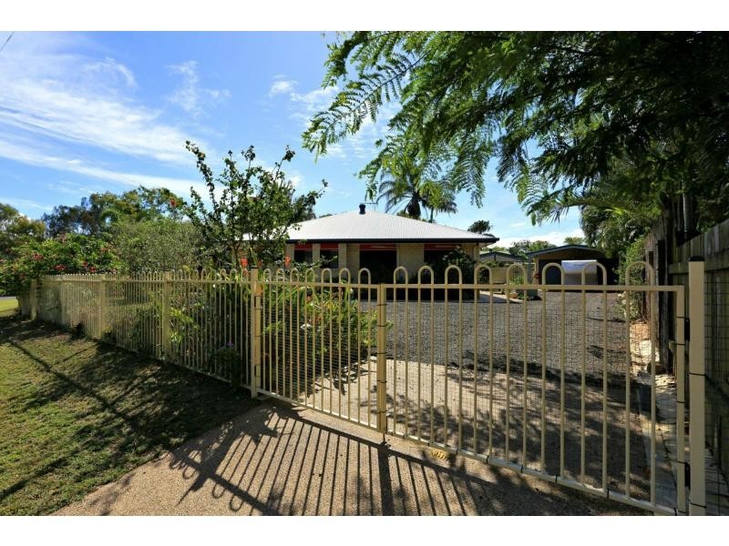 1 Gengers Road, Moore Park Beach QLD 4670