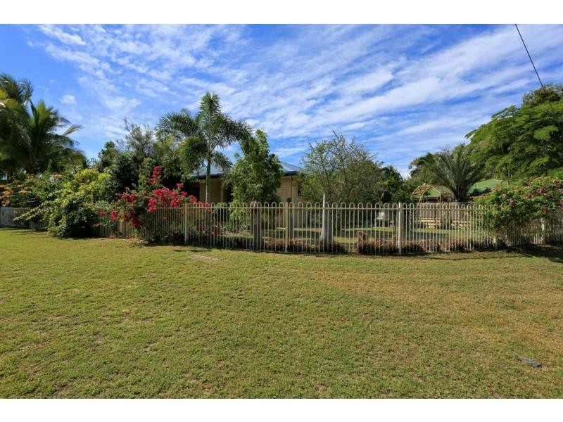 1 Gengers Road, Moore Park Beach QLD 4670