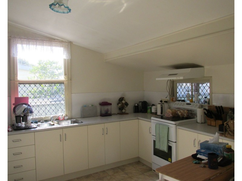 8 Cran Street, Bundaberg East QLD 4670