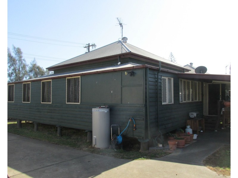 8 Cran Street, Bundaberg East QLD 4670