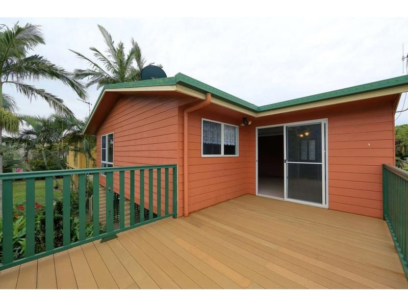 8 Powers, Burnett Heads QLD 4670