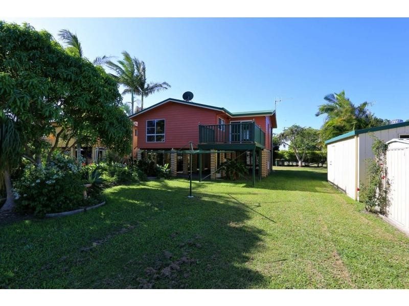 8 Powers, Burnett Heads QLD 4670