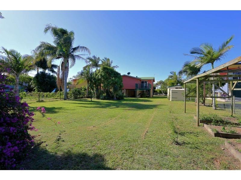 8 Powers, Burnett Heads QLD 4670