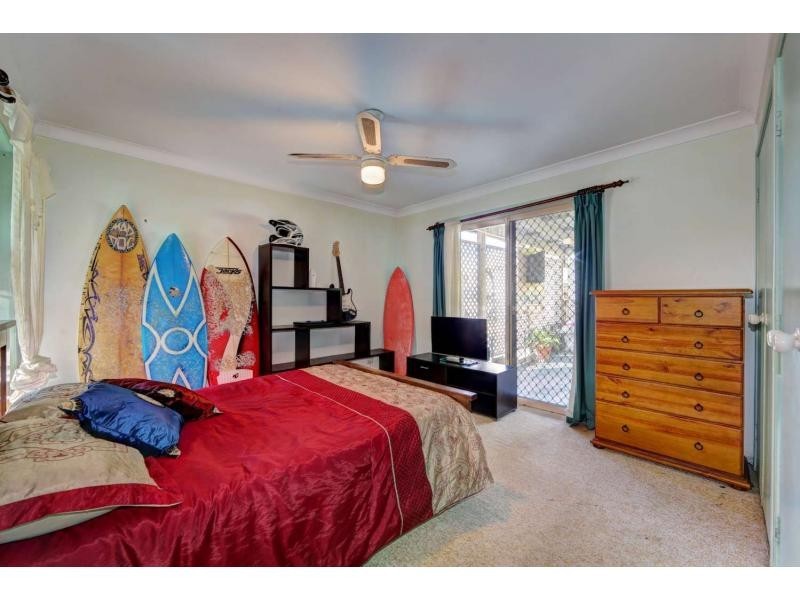 10 Burns Street, Burnett Heads QLD 4670
