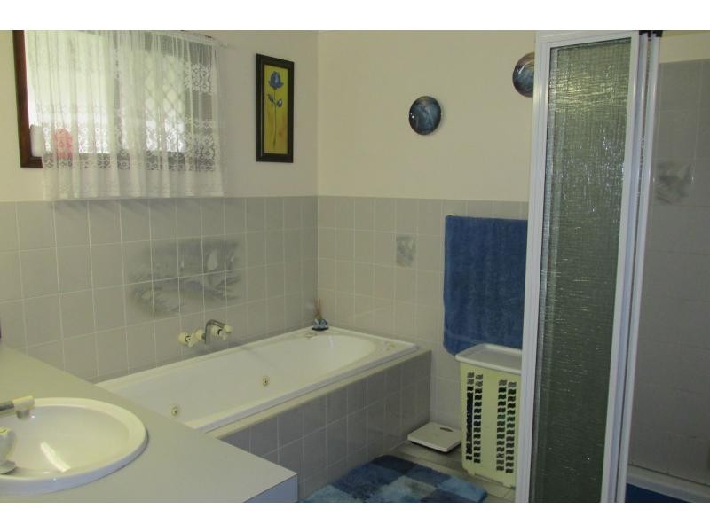 4 Grahams Road, Sharon QLD 4670