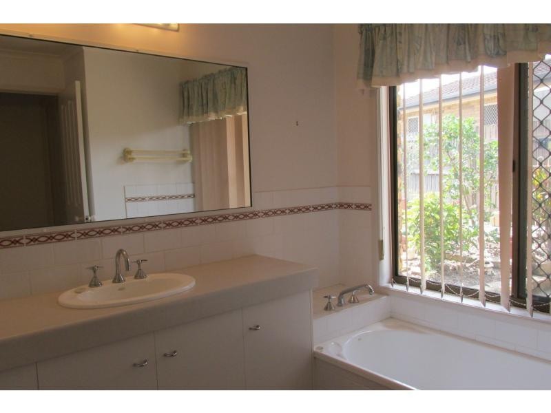 6 Inspiration Court, Avoca QLD 4670