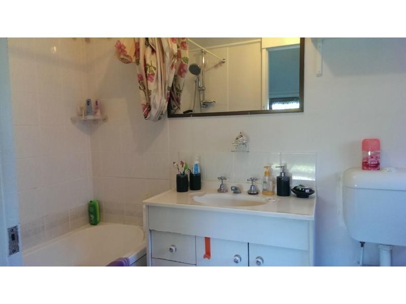 4 Briggenshaw  South, Kepnock QLD 4670