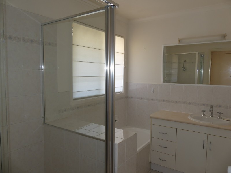 17 Grevillea Ave, Innes Park QLD 4670