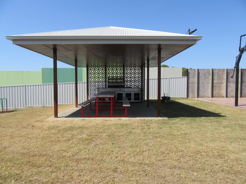 1/112 Greathead Road, Ashfield QLD 4670