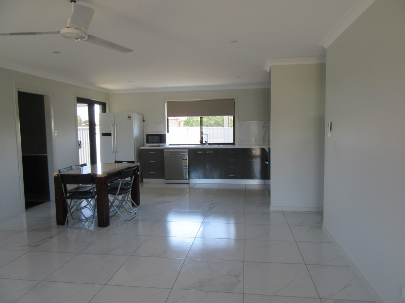 1/112 Greathead Road, Ashfield QLD 4670