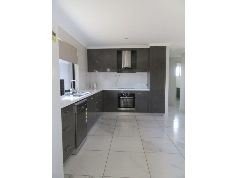 1/112 Greathead Road, Ashfield QLD 4670