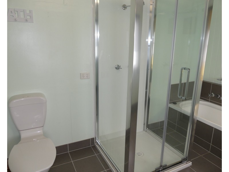 11 Blamey St, Avenell Heights QLD 4670