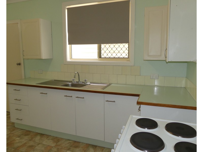 11 Blamey St, Avenell Heights QLD 4670