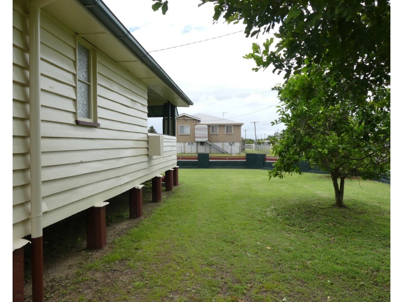 11 Blamey St, Avenell Heights QLD 4670