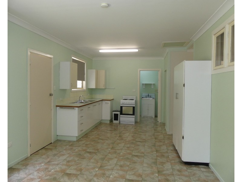 11 Blamey St, Avenell Heights QLD 4670