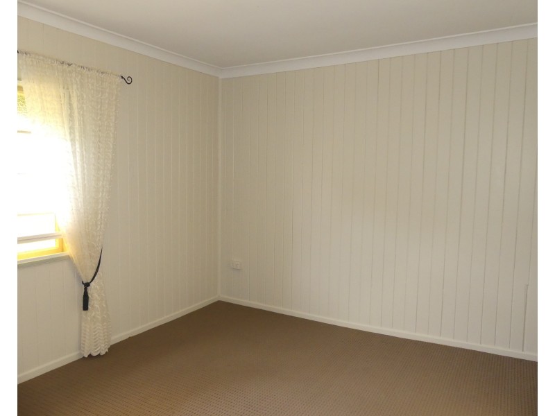 11 Blamey St, Avenell Heights QLD 4670