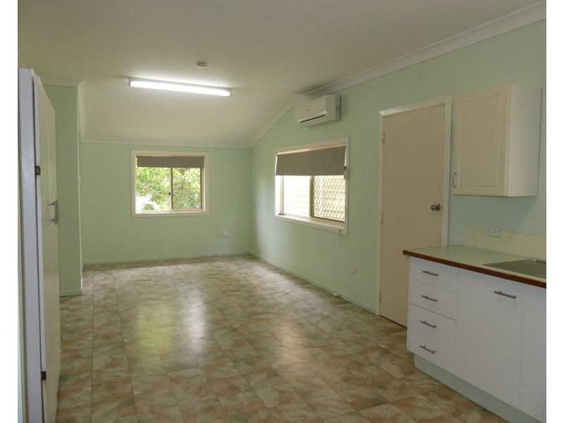 11 Blamey St, Avenell Heights QLD 4670