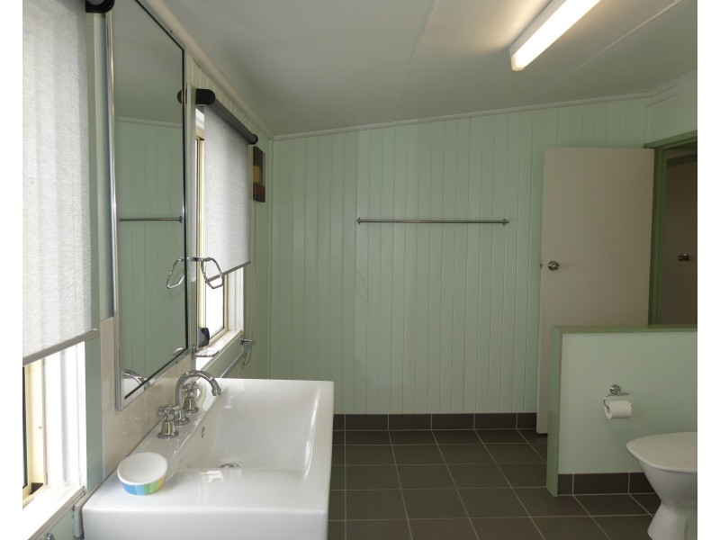 11 Blamey St, Avenell Heights QLD 4670