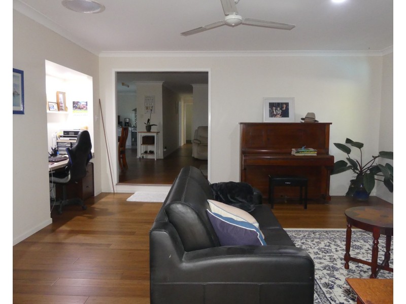 100 Boundary St, Walkervale QLD 4670