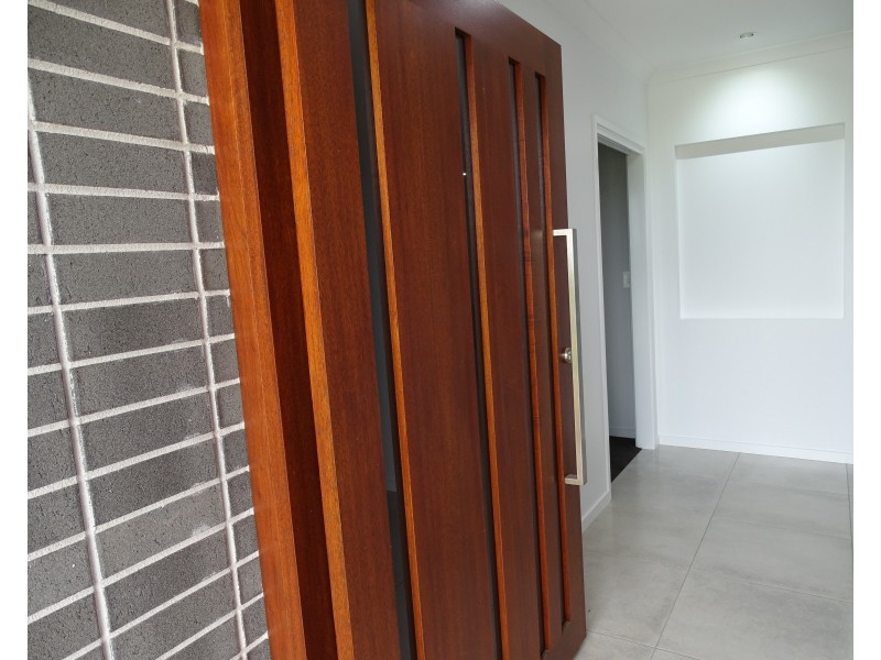 42 Palermo Ave, Ashfield QLD 4670