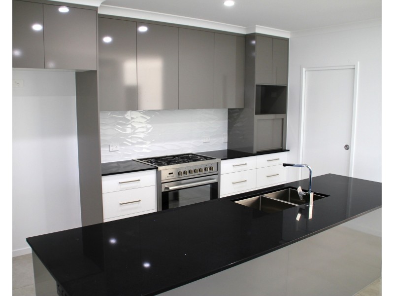 42 Palermo Ave, Ashfield QLD 4670