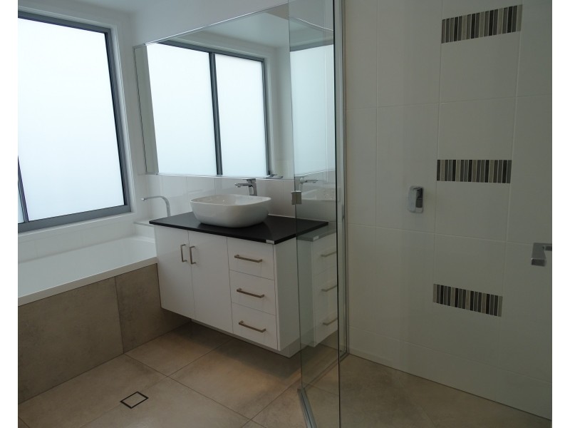 42 Palermo Ave, Ashfield QLD 4670