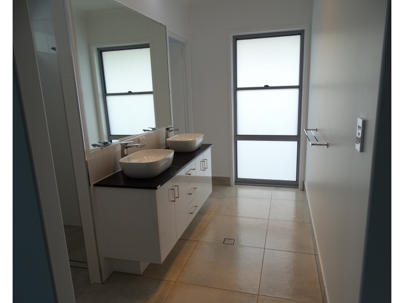 42 Palermo Ave, Ashfield QLD 4670