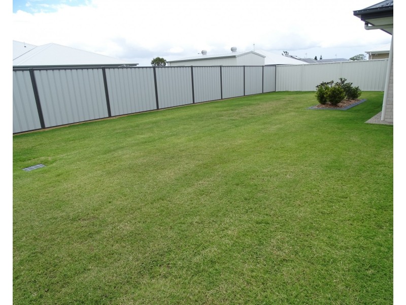 42 Palermo Ave, Ashfield QLD 4670