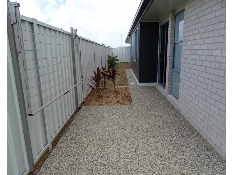 42 Palermo Ave, Ashfield QLD 4670