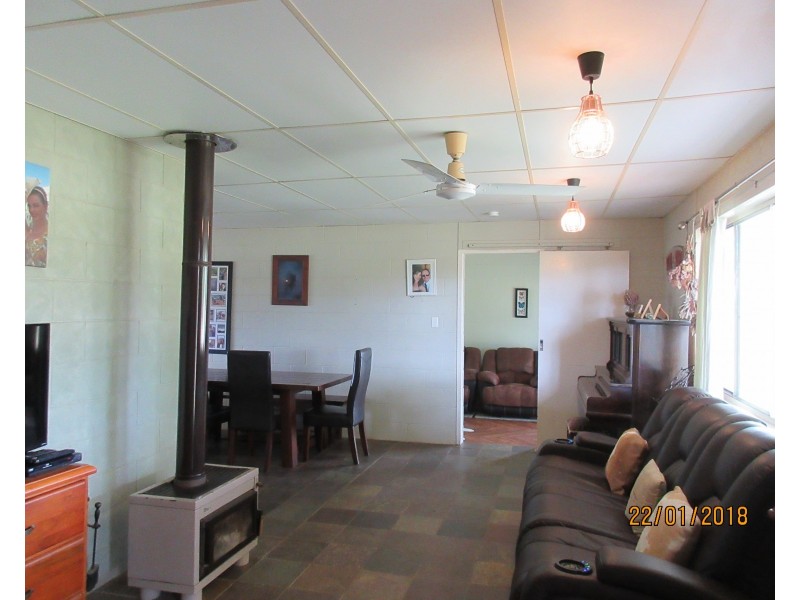 212 Normans Rd, Splinter Creek QLD 4630