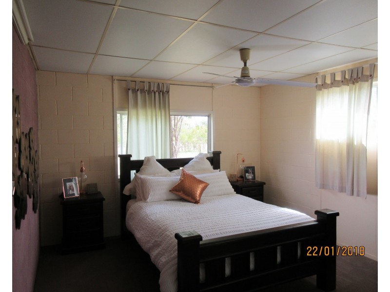 212 Normans Rd, Splinter Creek QLD 4630
