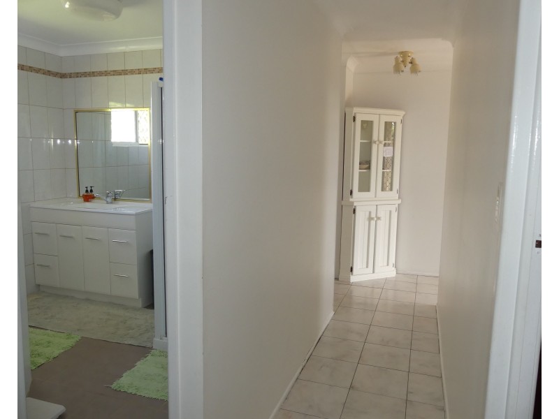 1 Loney St, Avenell Heights QLD 4670