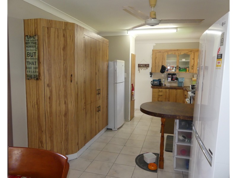 1 Loney St, Avenell Heights QLD 4670