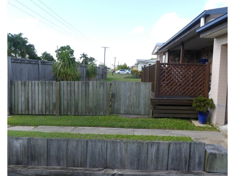 1 Loney St, Avenell Heights QLD 4670