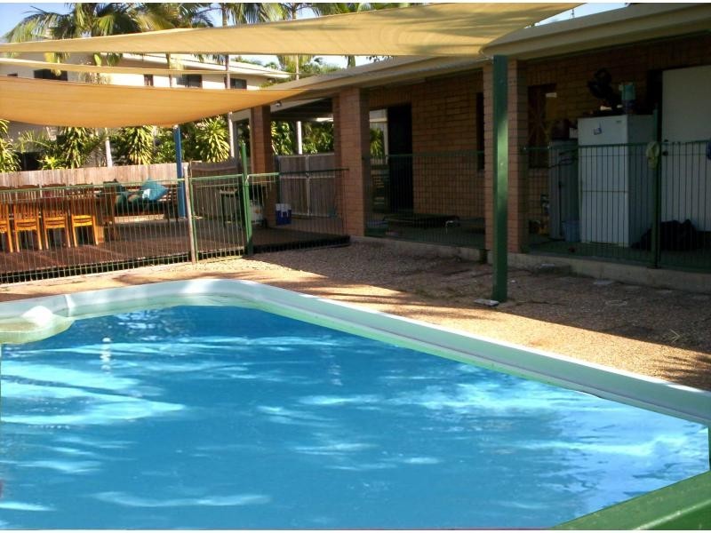 Bushland Beach QLD 4818