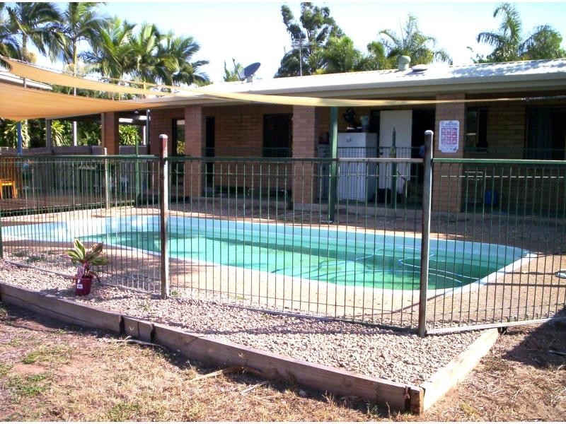 Bushland Beach QLD 4818