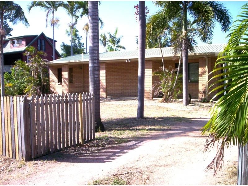 Bushland Beach QLD 4818