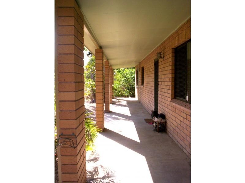 Bushland Beach QLD 4818