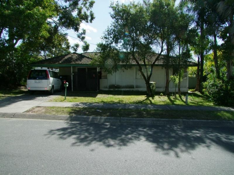 27 Ashton Street, Kingston QLD 4114