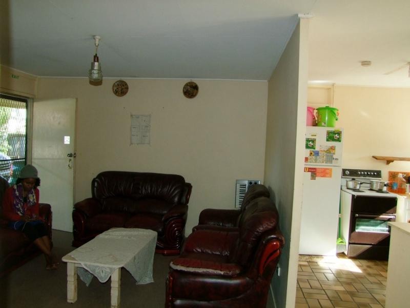 27 Ashton Street, Kingston QLD 4114