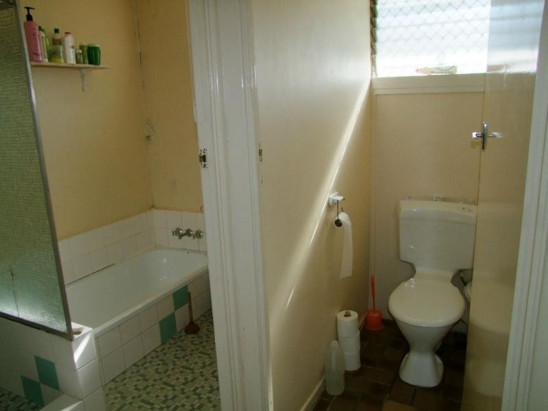 27 Ashton Street, Kingston QLD 4114